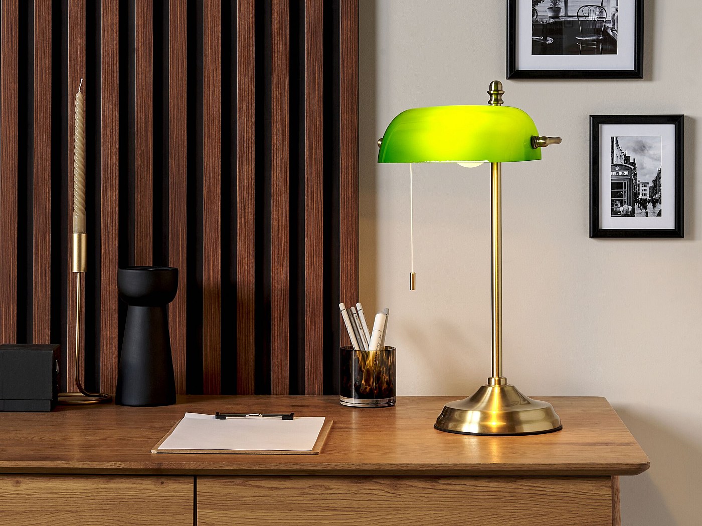 Lampada da tavolo in metallo colore nero diffusore sferico attacco G9