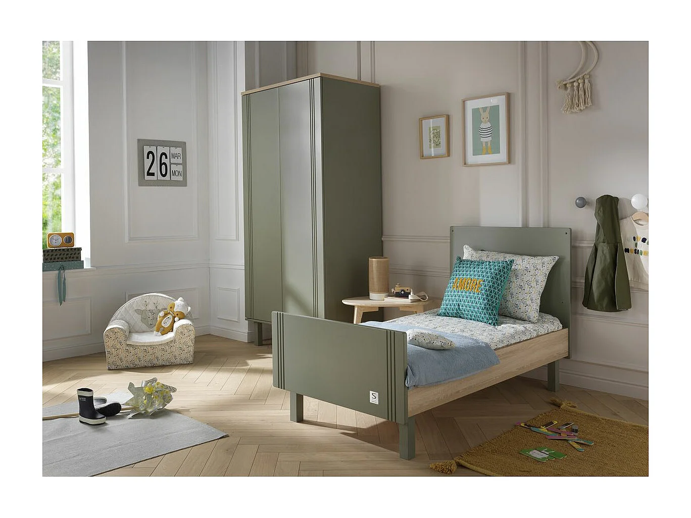 Cuna de 140x70cm con barrotes y ranuras