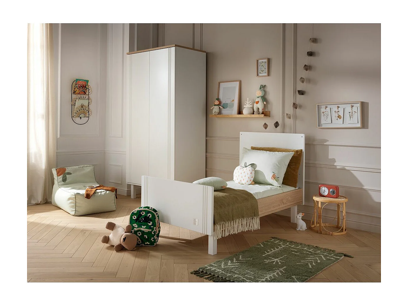 Cuna de 140x70cm con barrotes y ranuras