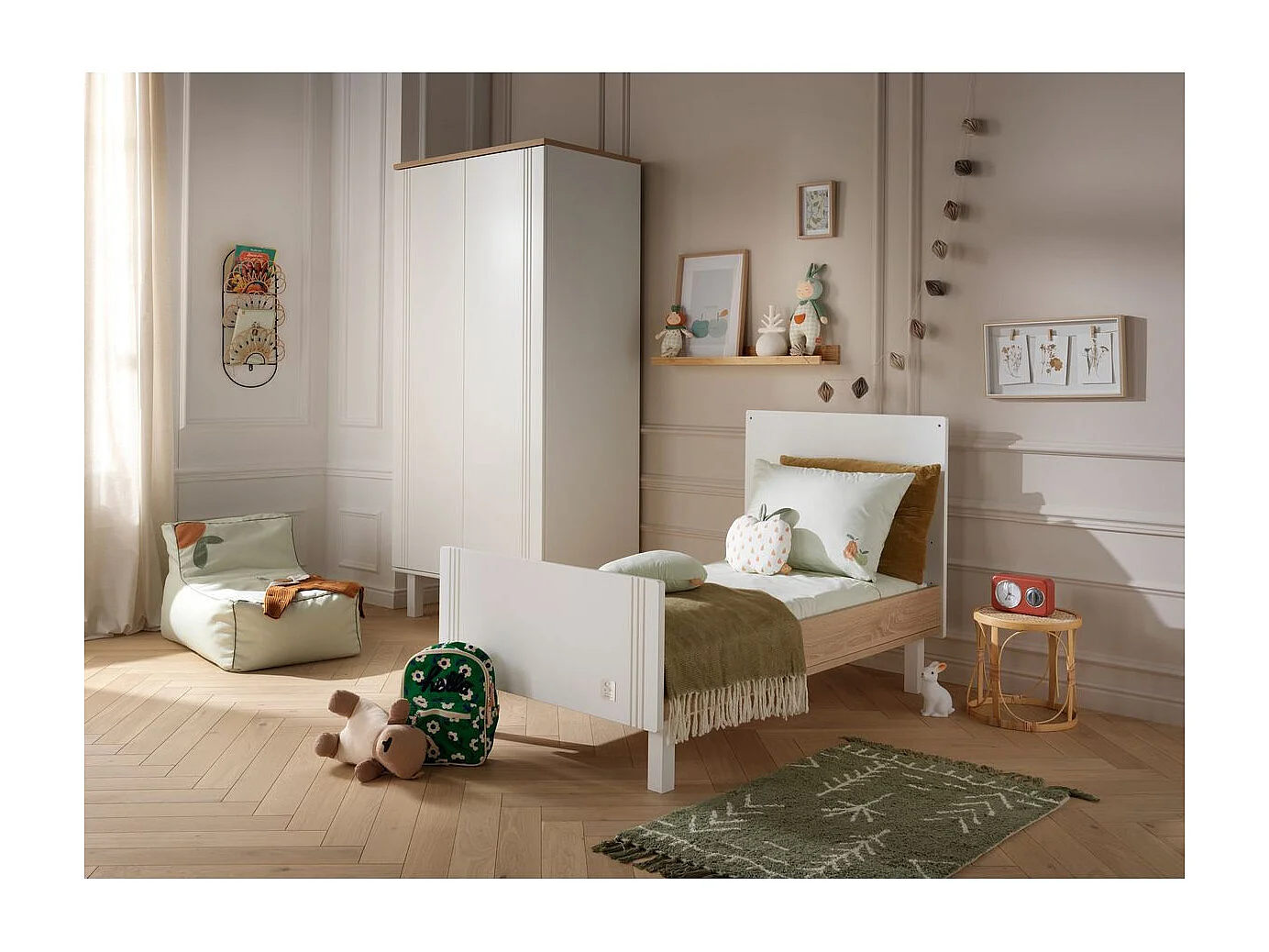 Cuna de 140x70cm con barrotes y ranuras