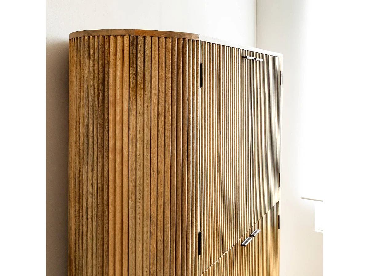 Armario de madera de mango Ambrine - Diseño contemporáneo con patas y asas de metal negro