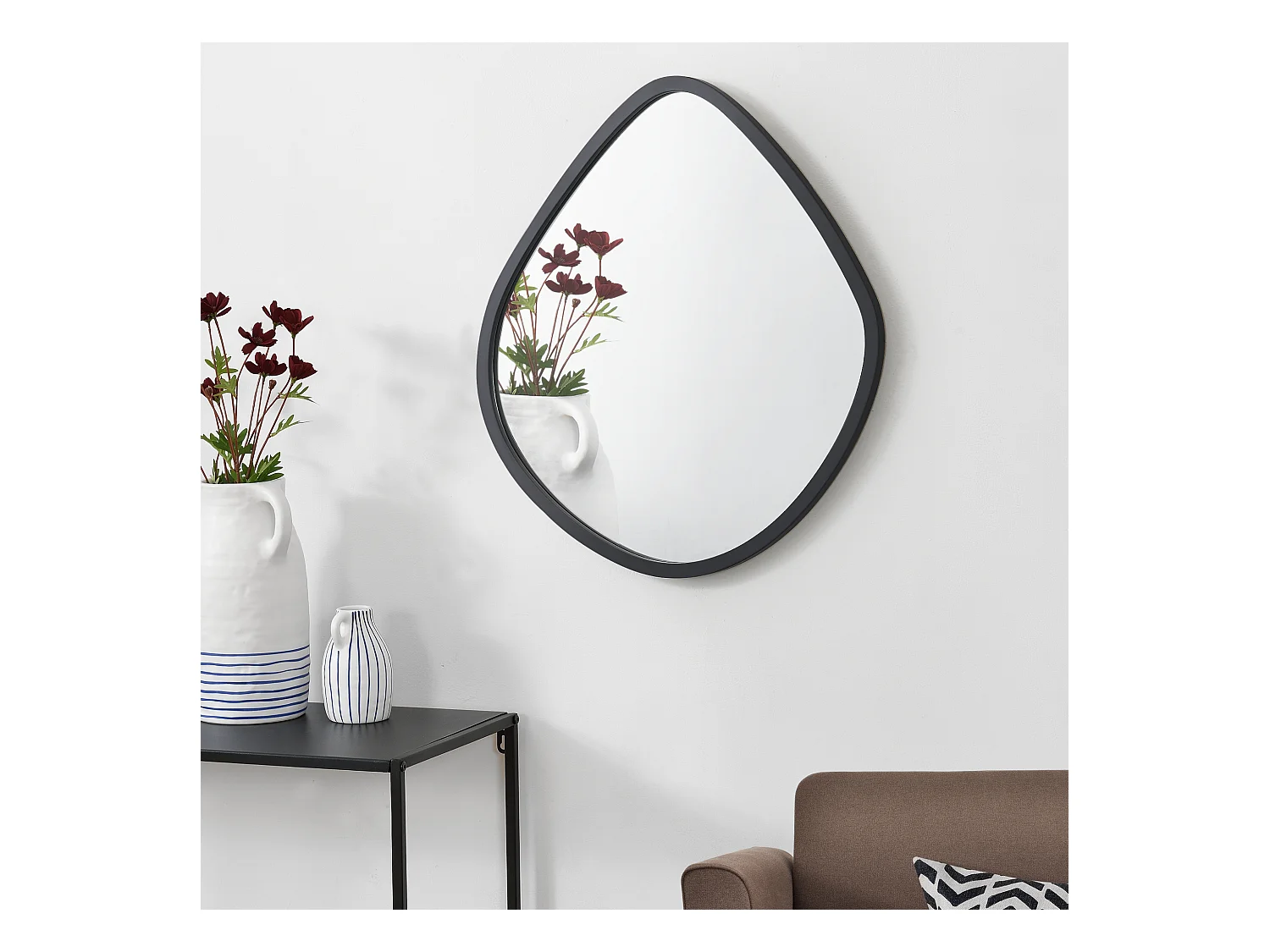 Miroir mural Galatone forme arrondie 64 x 60 cm noir mat [en.casa]
