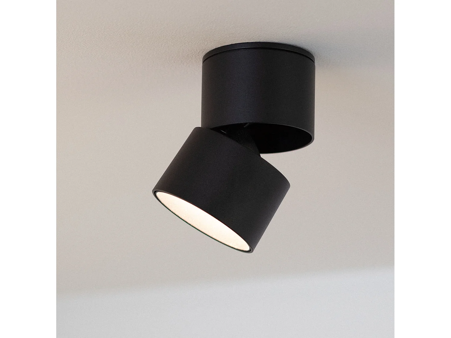 Applique LED 7W Alluminio Circolare Nero New Onuba 2700K Bianco Caldo
