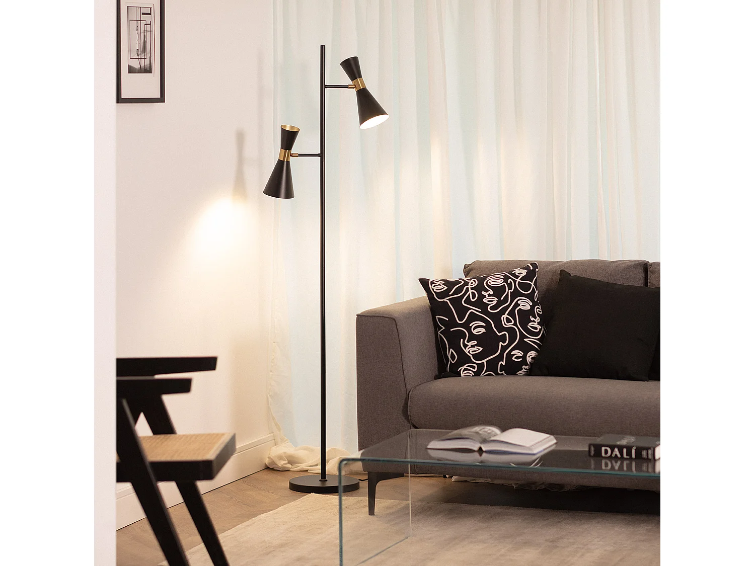 Lámpara de Pie de Metal 2 Focos Jigger Negro / Dorado