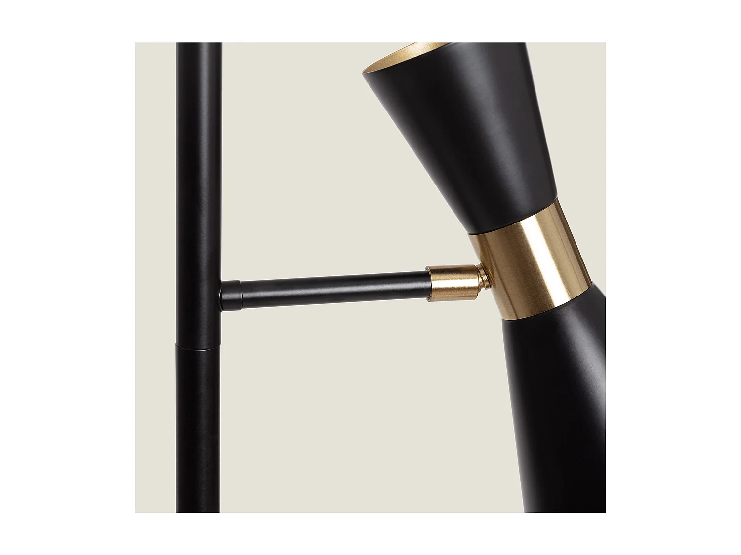 Lámpara de Pie de Metal 2 Focos Jigger Negro / Dorado