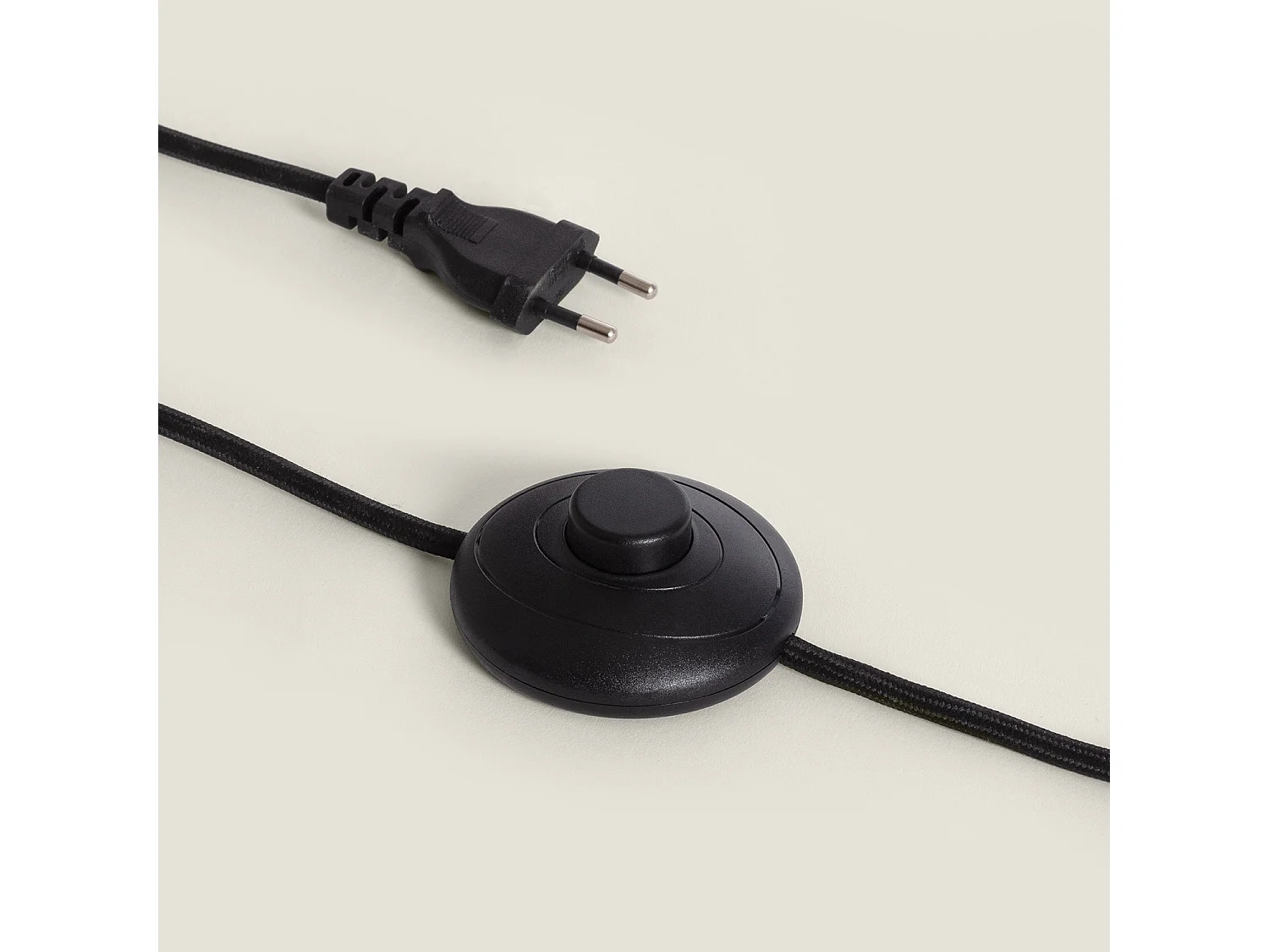 Lámpara de Pie de Metal 2 Focos Jigger Negro / Dorado