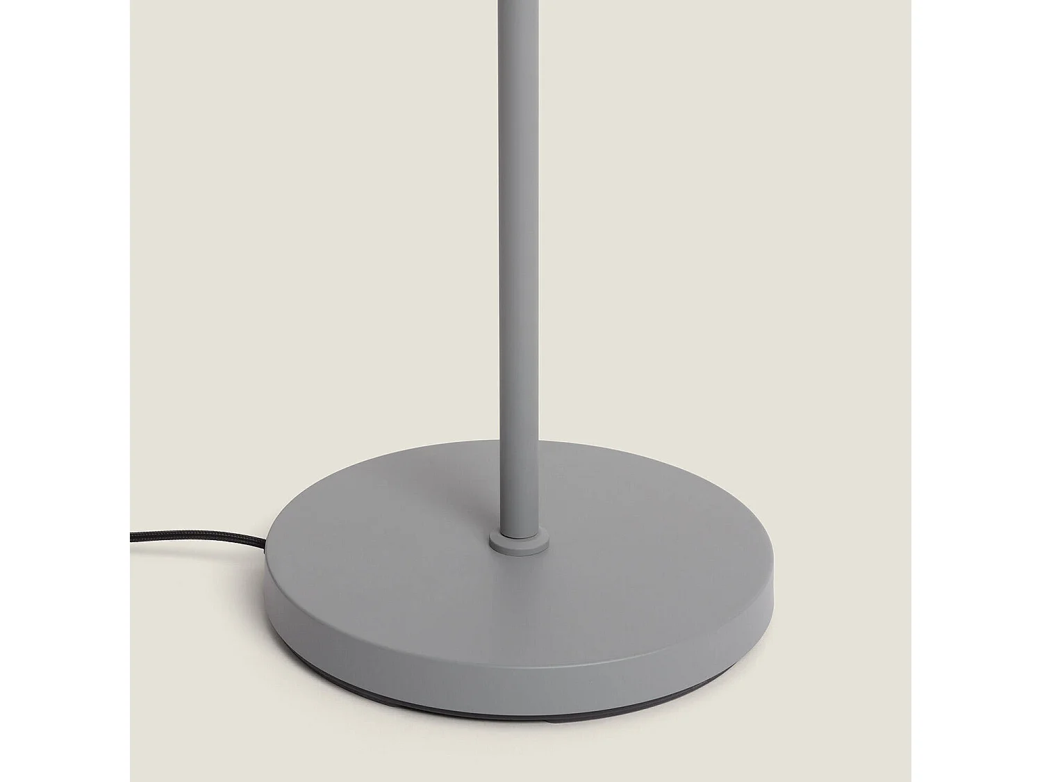 Lámpara de Pie Silinda Gris