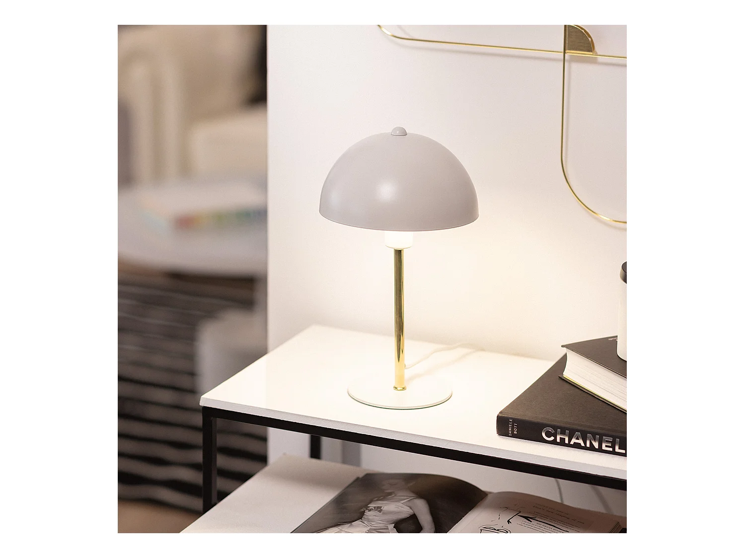 Lámpara de Mesa de Metal Wavuli Blanco