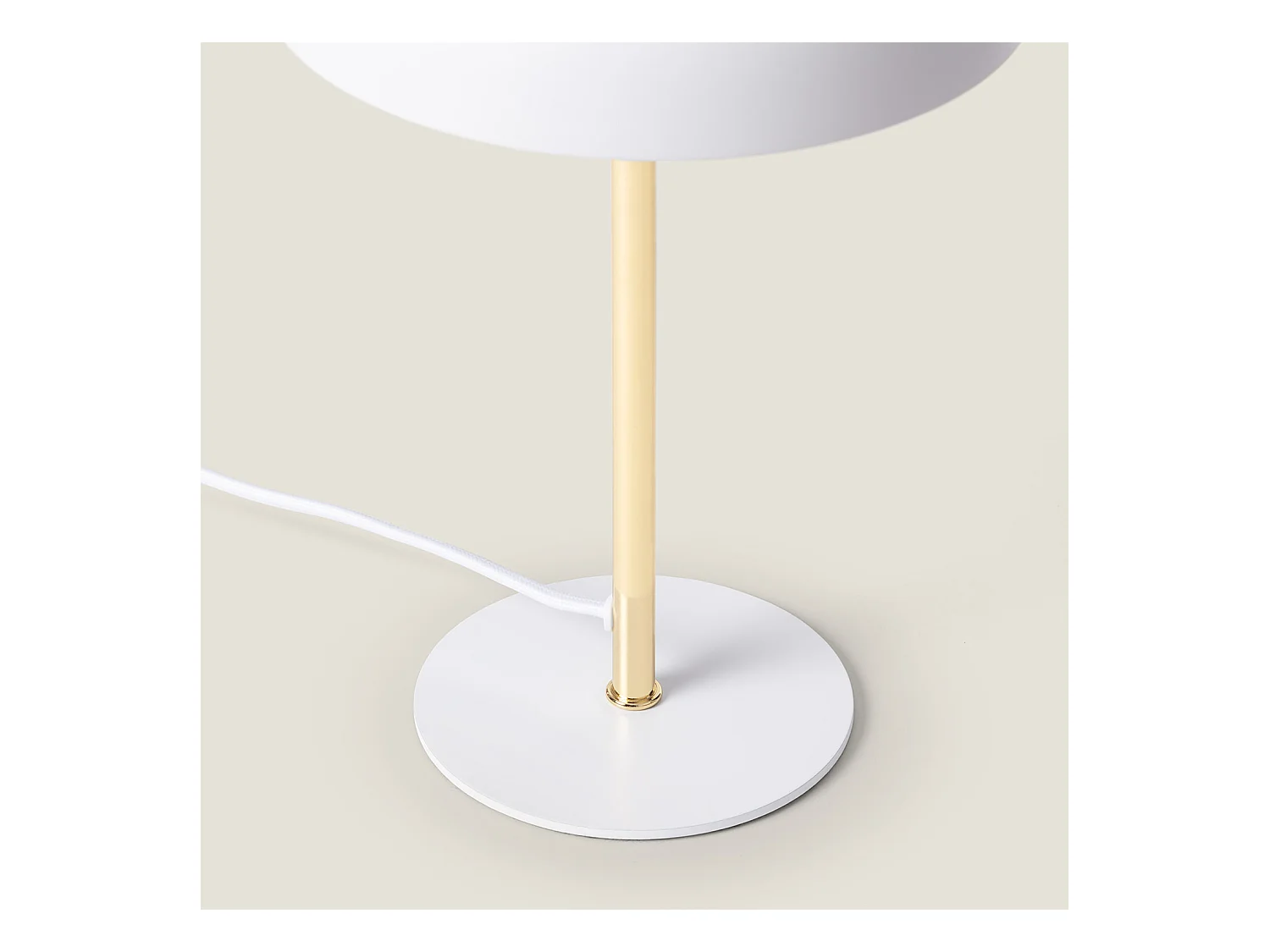 Lámpara de Mesa de Metal Wavuli Blanco