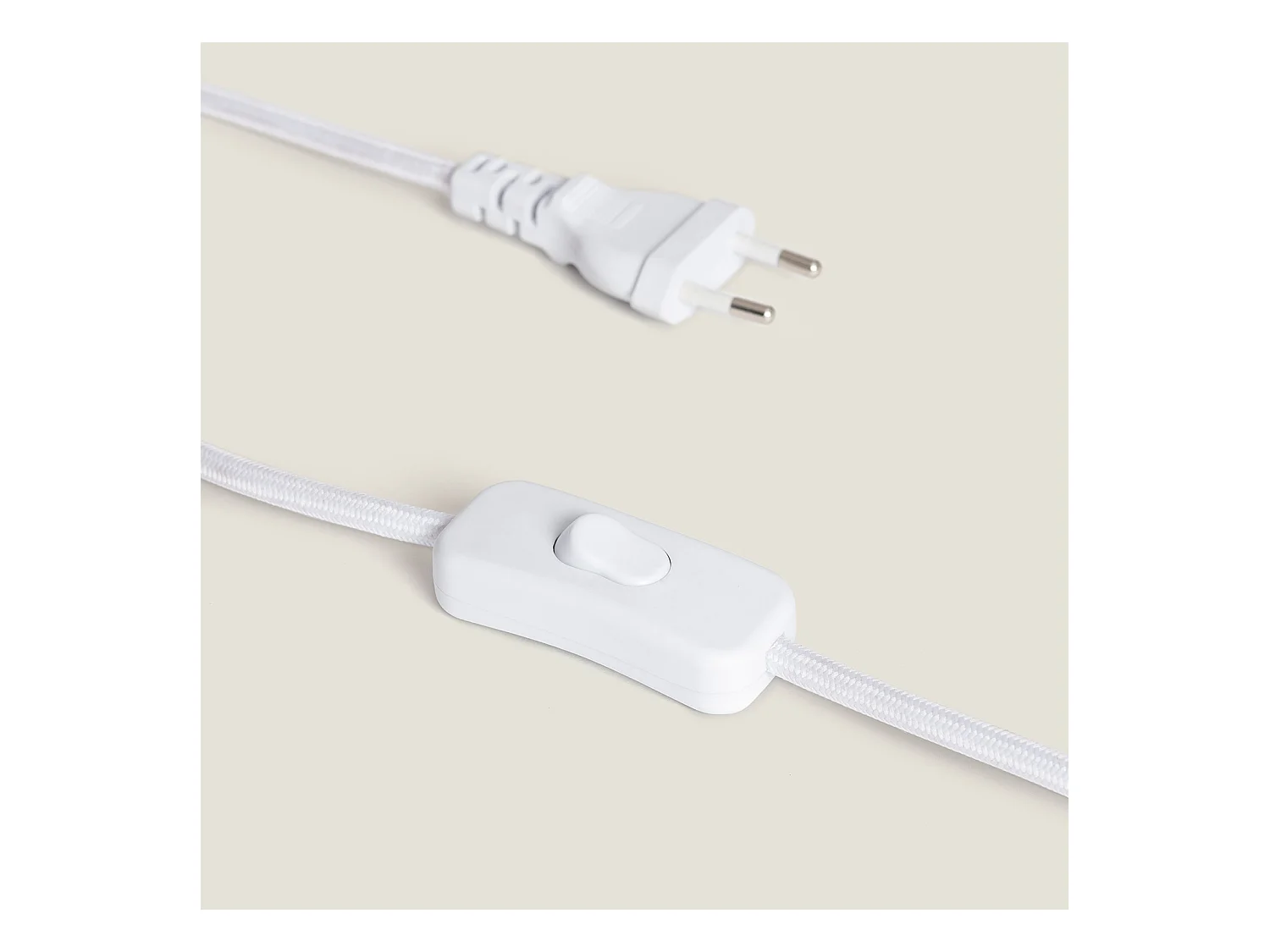 Lámpara de Mesa de Metal Wavuli Blanco