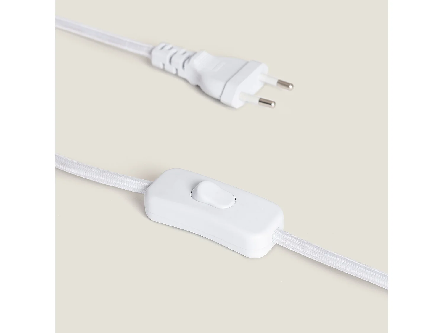 Lámpara de Mesa de Metal Wavuli Blanco
