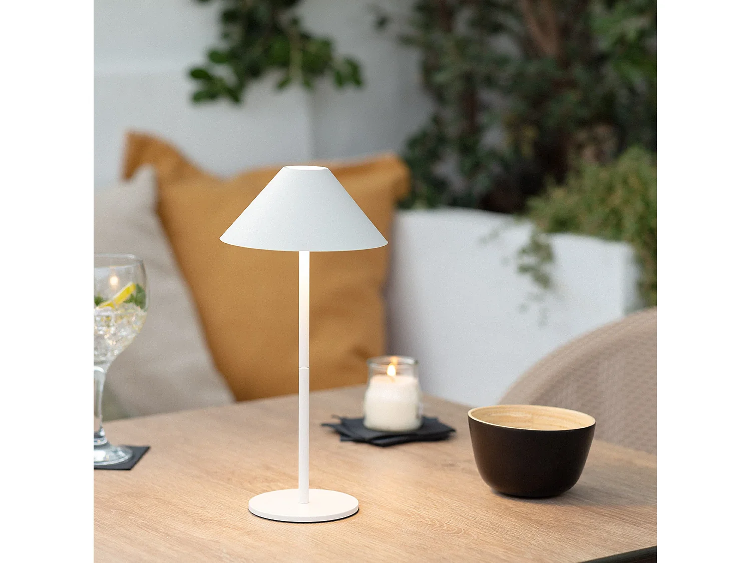 Lámpara de Mesa LED Portátil para Exterior Metal con Batería USB Recargable Kivuli Blanco