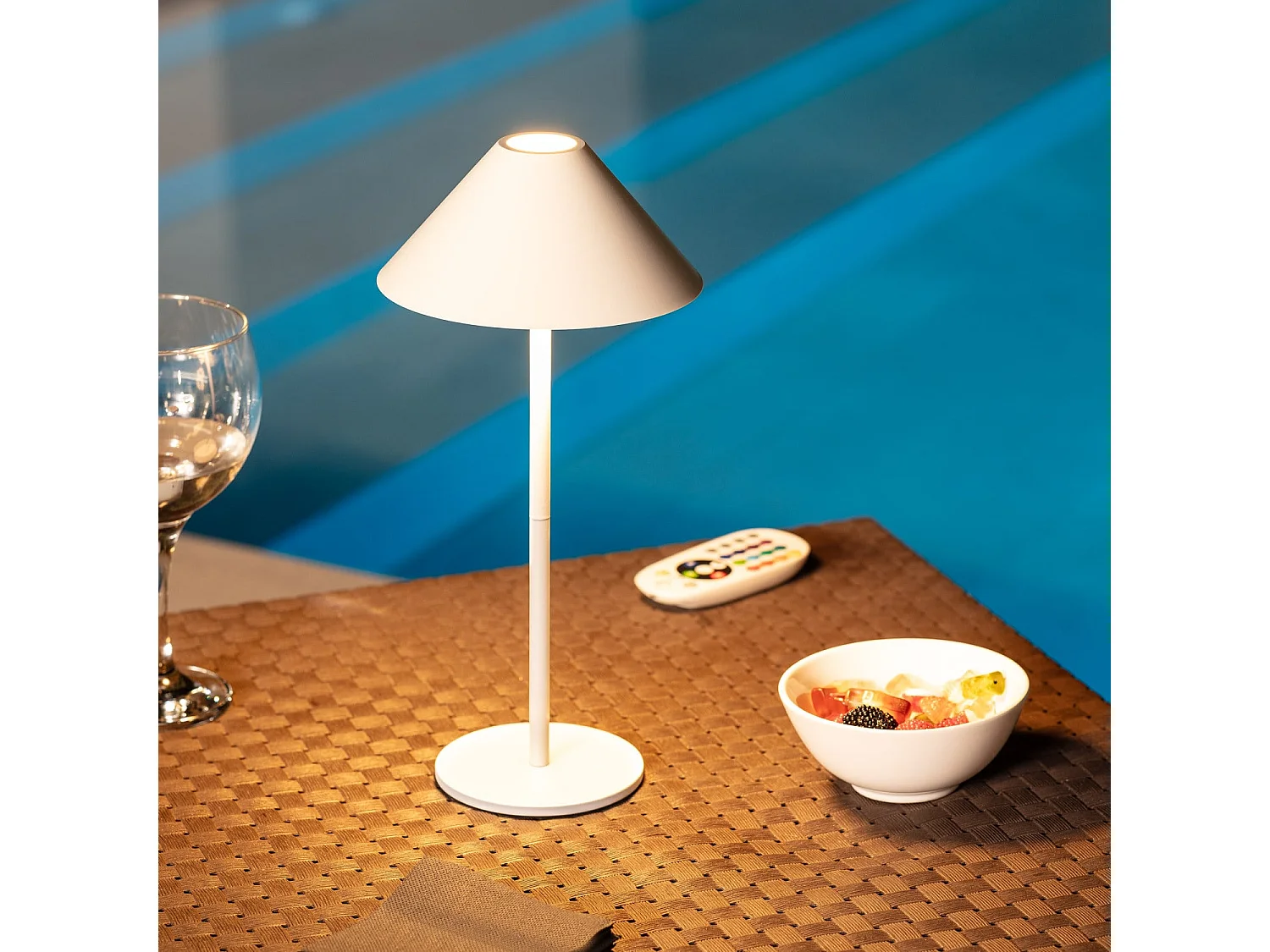 Lámpara de Mesa LED Portátil para Exterior Metal con Batería USB Recargable Kivuli Blanco
