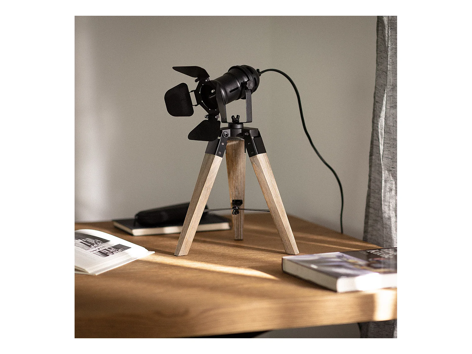 Lampe à Poser Métal et Bois Cinema Kurangna XS Noir