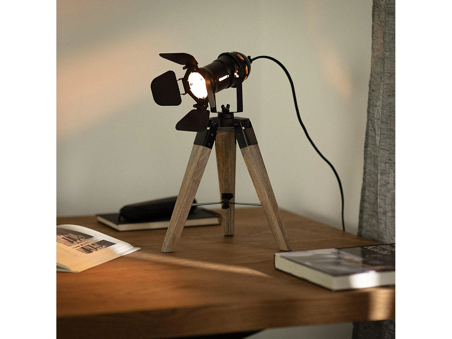 Lampe à Poser Métal et Bois Cinema Kurangna XS Noir