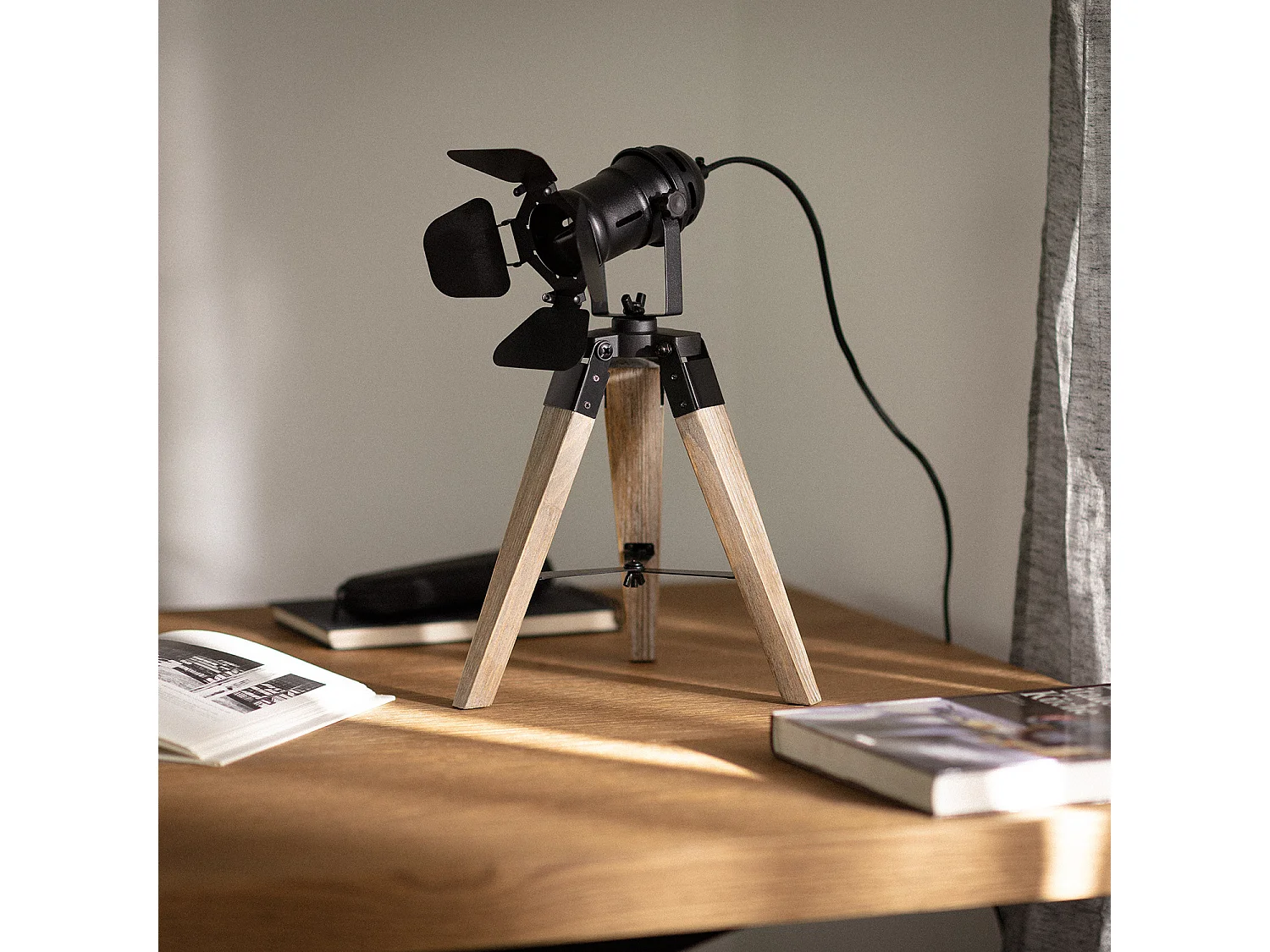 Lampe à Poser Métal et Bois Cinema Kurangna XS Noir