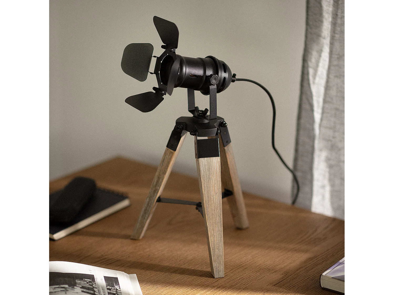 Lampe à Poser Métal et Bois Cinema Kurangna XS Noir