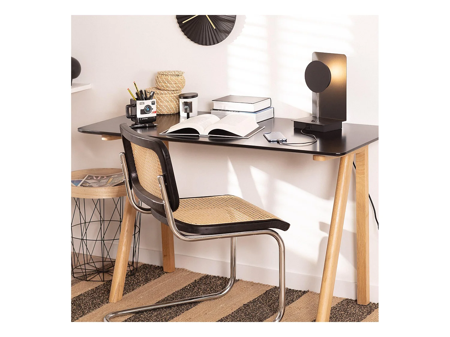 Lámpara de Mesa de Metal Sombong Negro