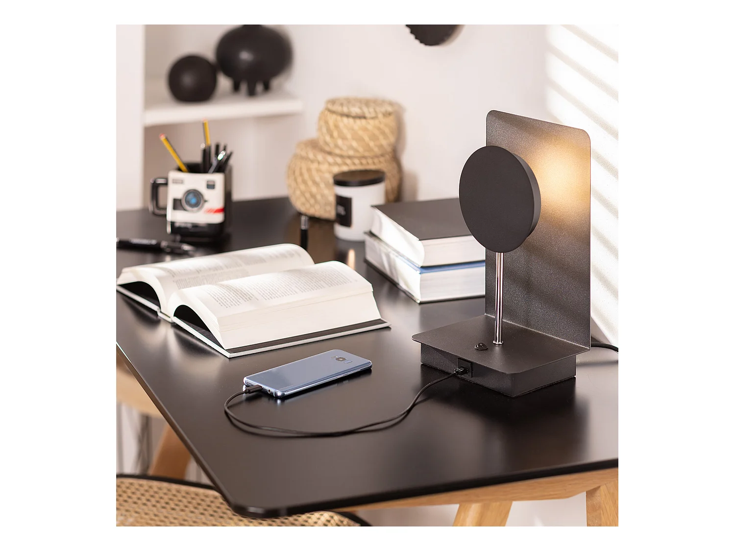 Lámpara de Mesa de Metal Sombong Negro