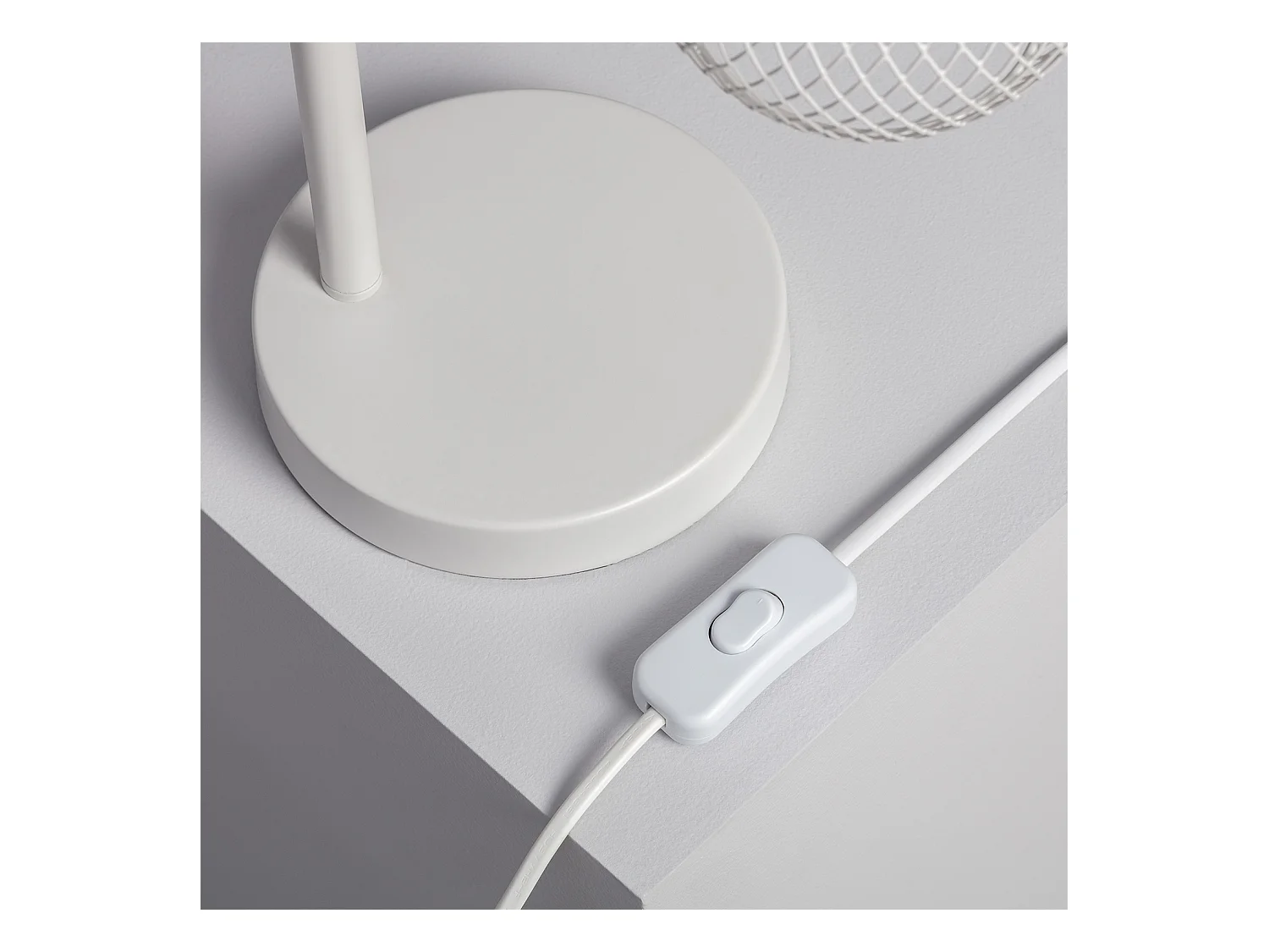 Lámpara de Mesa de Metal y Madera Monah Blanco