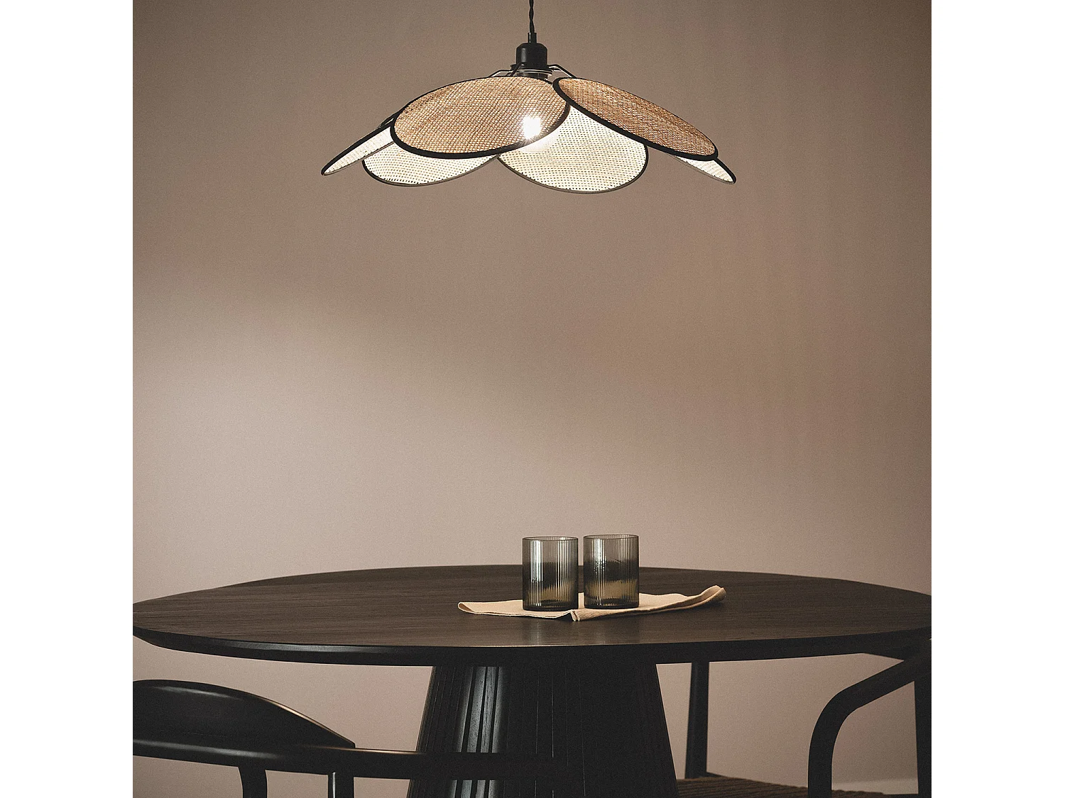 Suspension Rotin Nirvana Noir tressé