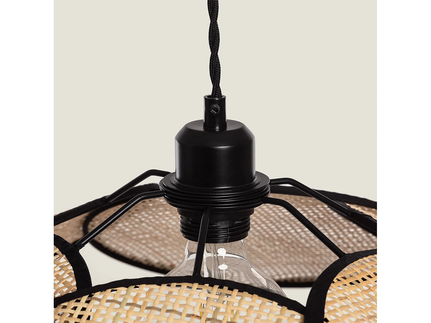 Suspension Rotin Nirvana Noir tressé