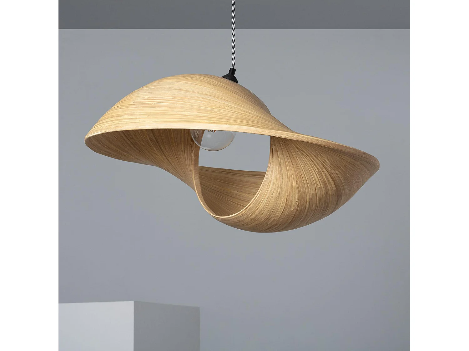 Suspension Bambou Shuka Big Acacia Ø600 mm ILUZZIA Noir/Blanc