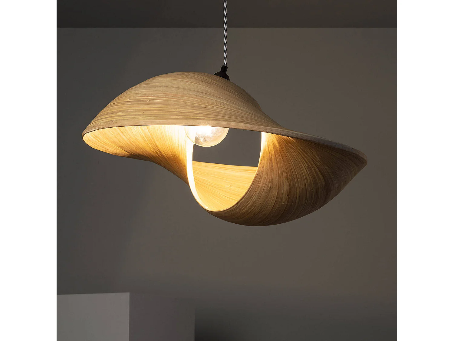 Suspension Bambou Shuka Big Acacia Ø600 mm ILUZZIA Noir/Blanc