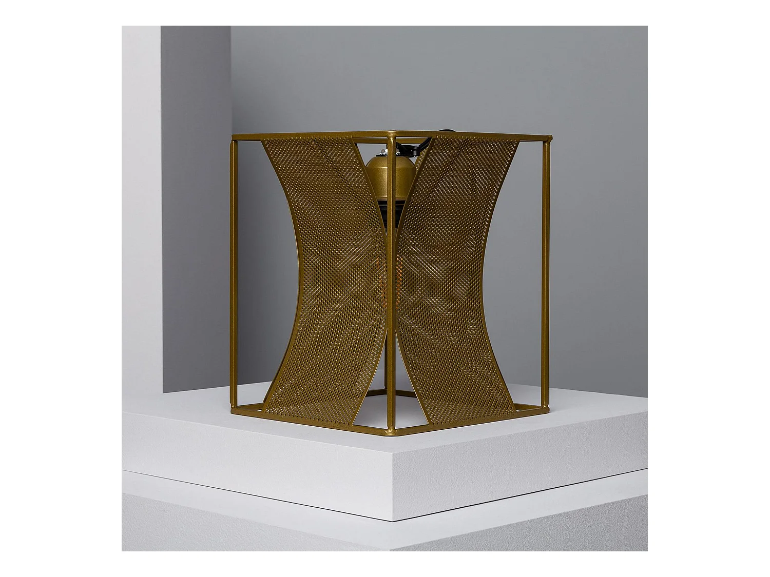 Lámpara de Mesa Metal Auro Dorado