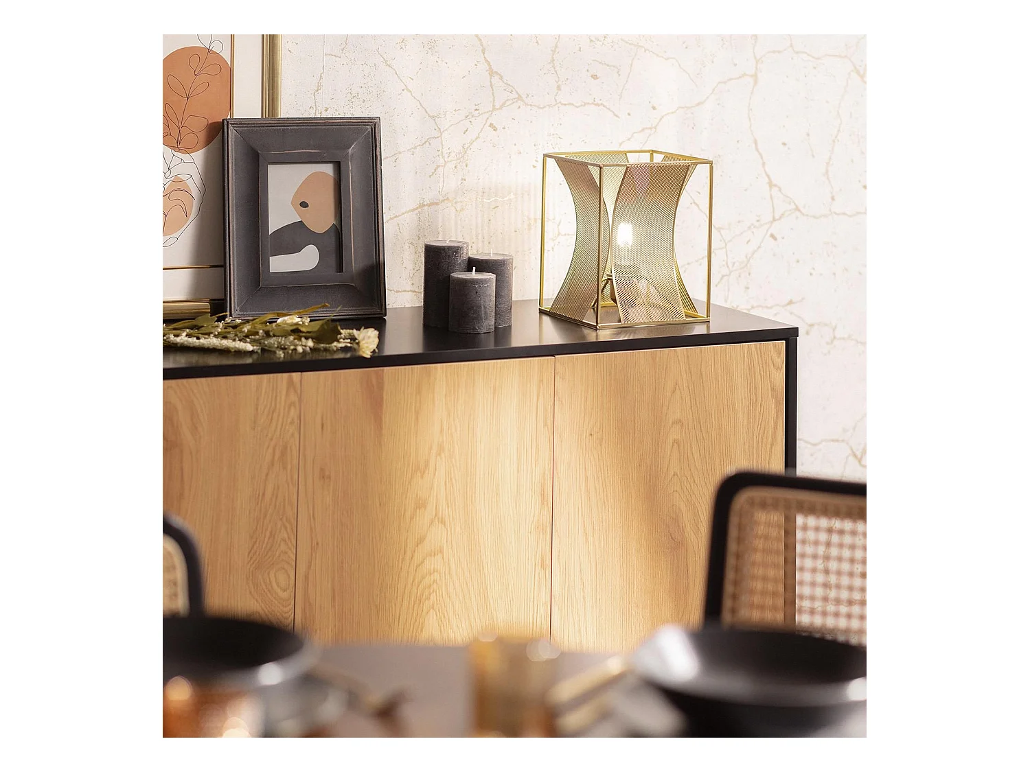 Lámpara de Mesa Metal Auro Dorado