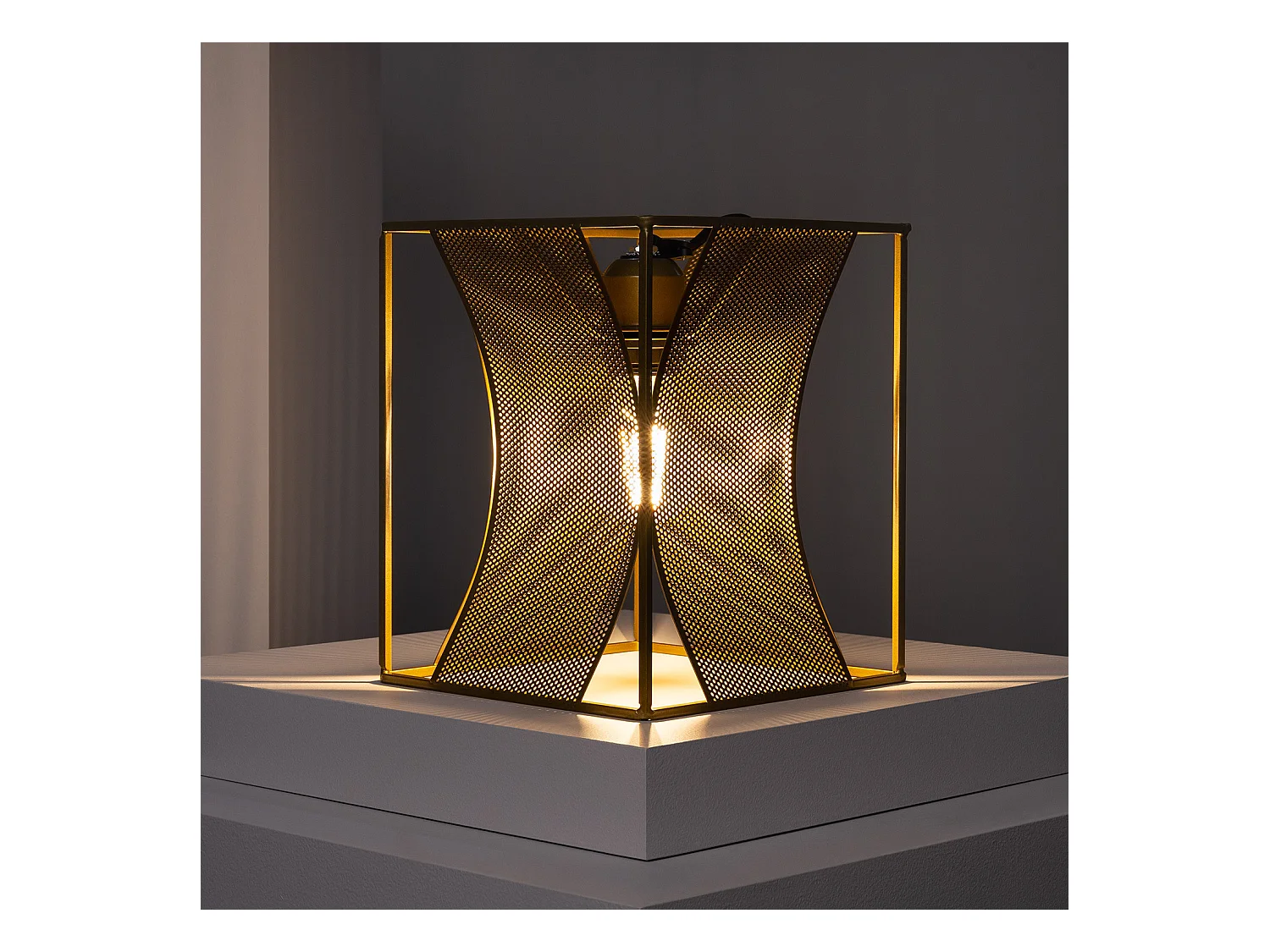 Lámpara de Mesa Metal Auro Dorado