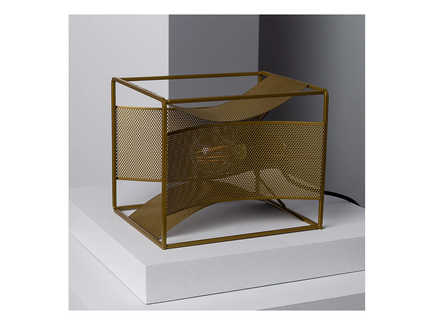 Lámpara de Mesa Metal Auro Dorado