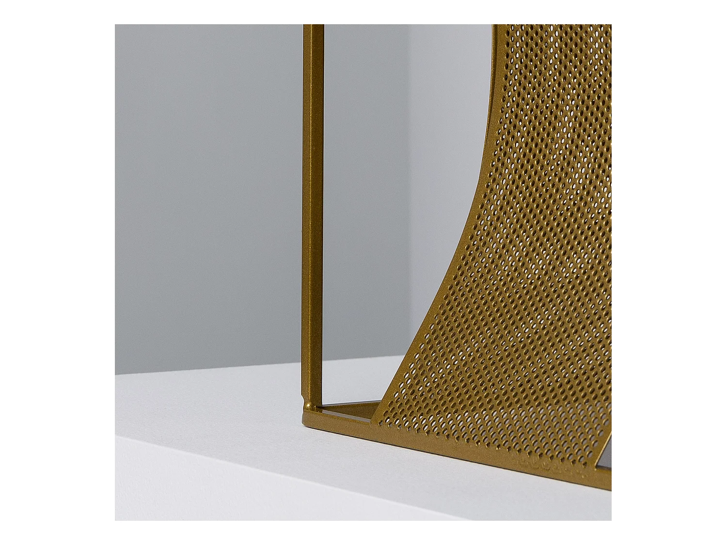 Lámpara de Mesa Metal Auro Dorado