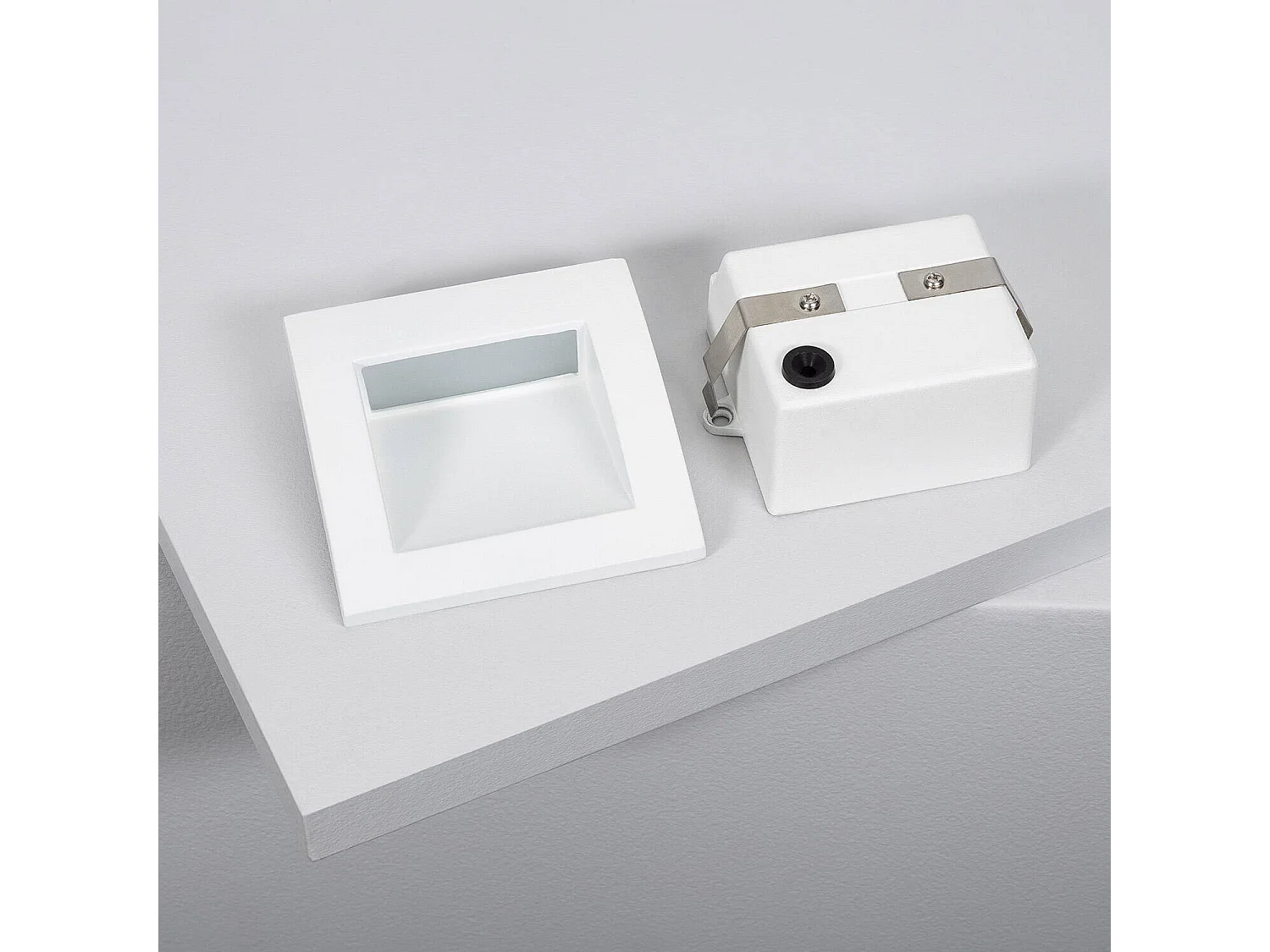 Balise LED Extérieure 4W Encastrable au Mur Carrée Natt Blanche  2700K Blanc chaud