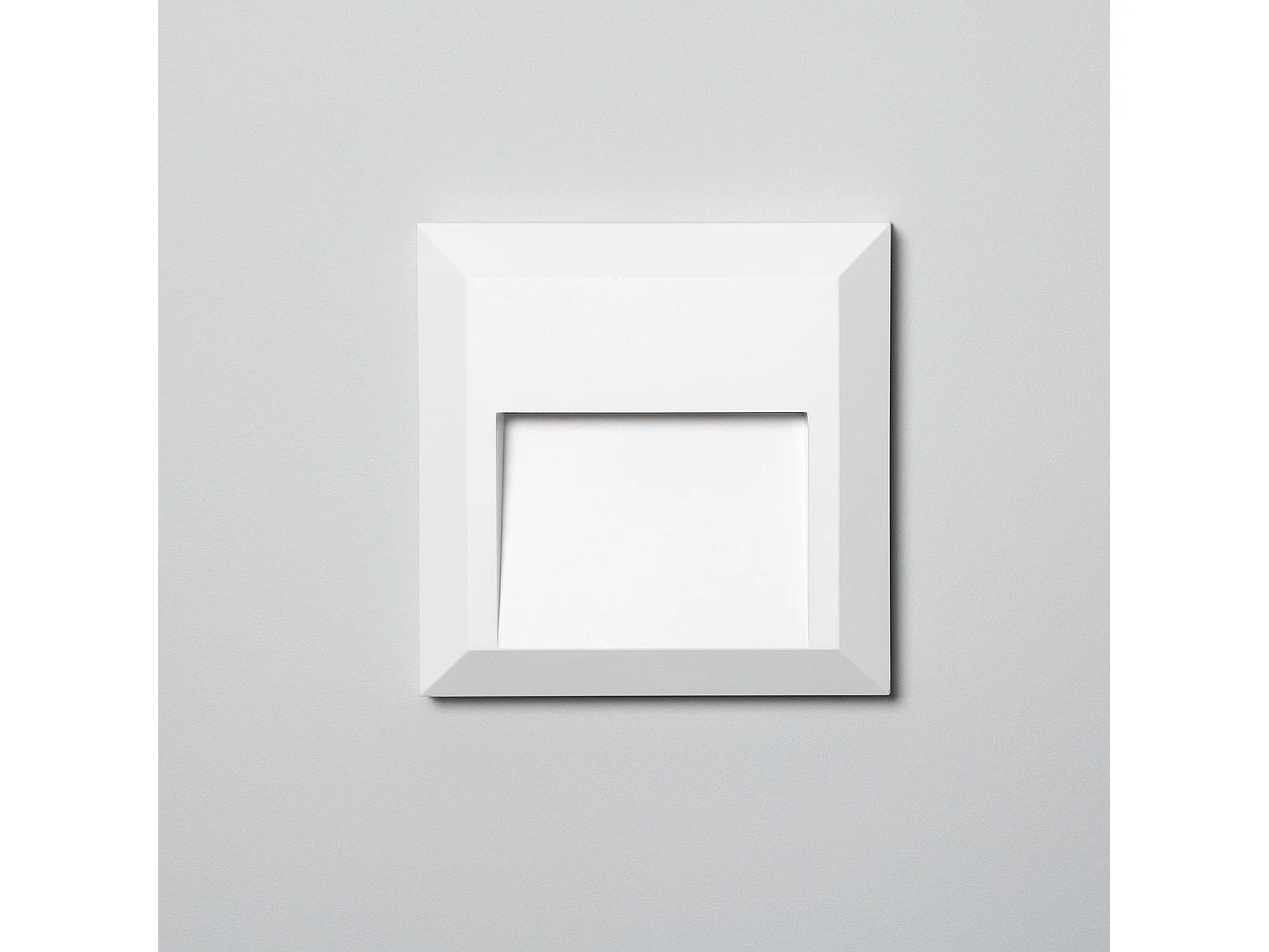 Balise LED Extérieure En Saillie au Mur Carrée Edulis Blanche 2700K Blanc chaud