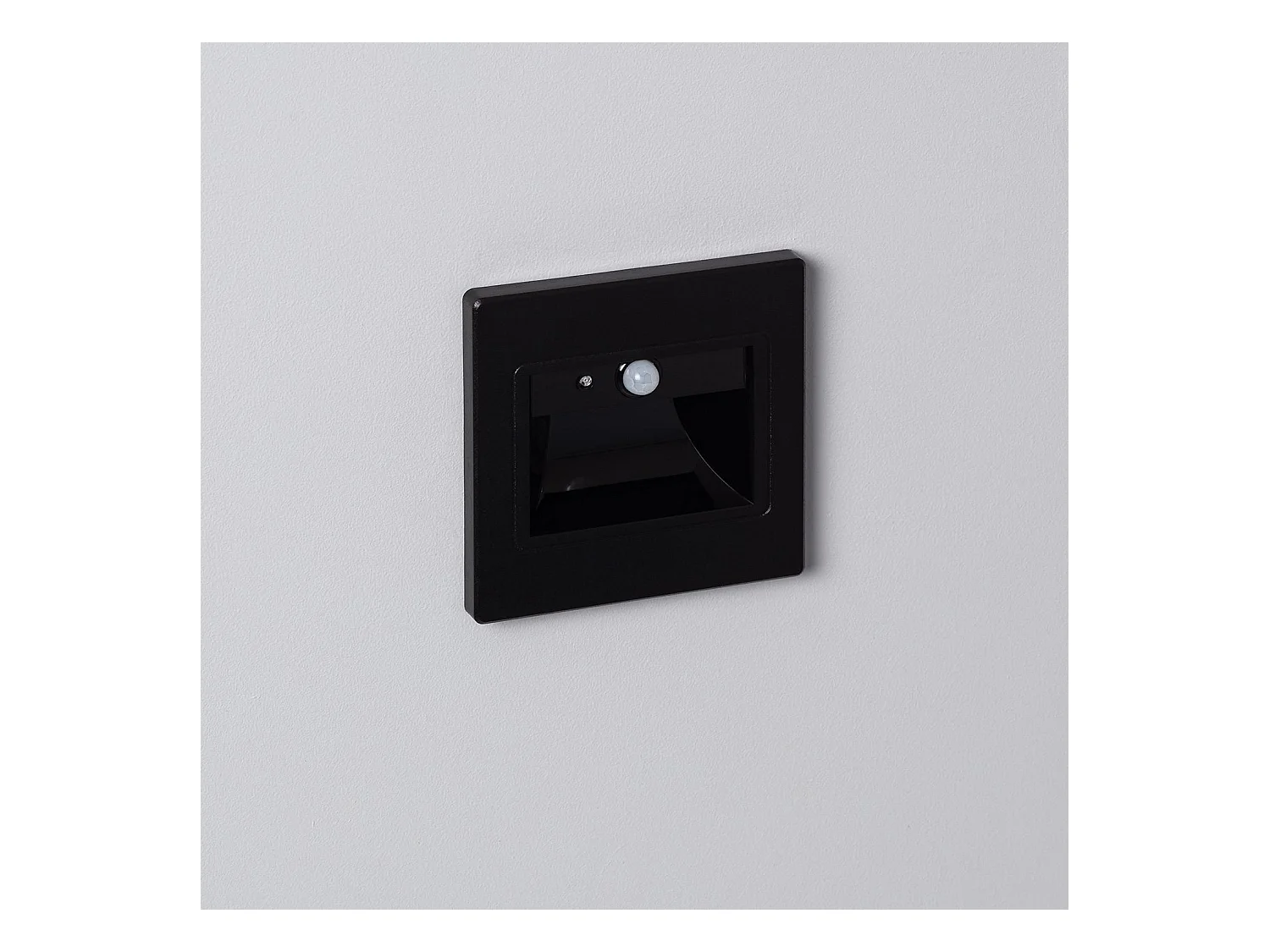 Segnapasso LED con Sensore PIR Finitura Nero 3000K Bianco Caldo