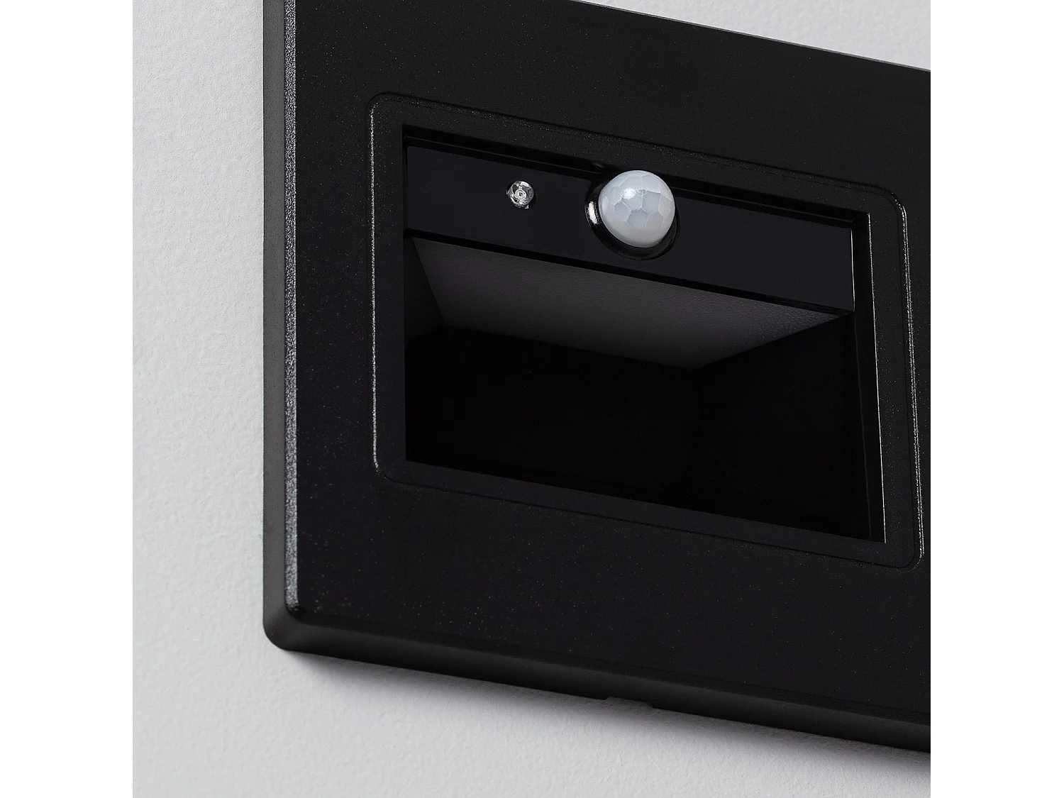 Balise Murale LED Encastrable Bark 1.5W Noire avec Capteur PIR  3000K Blanc chaud