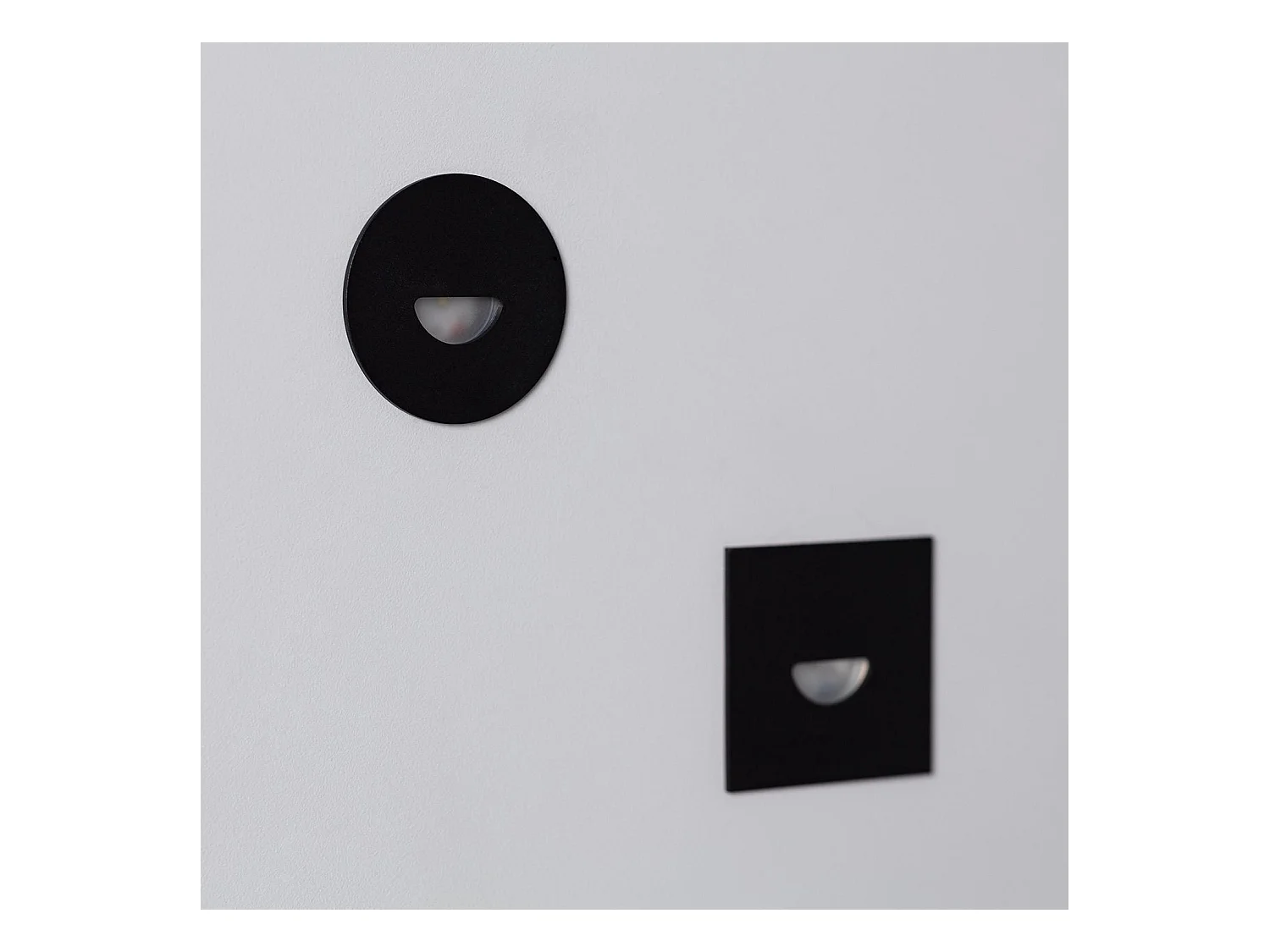 Balise LED Extérieure 2W Encastrable au Mur Carrée Guell Noire  4000K Blanc neutre