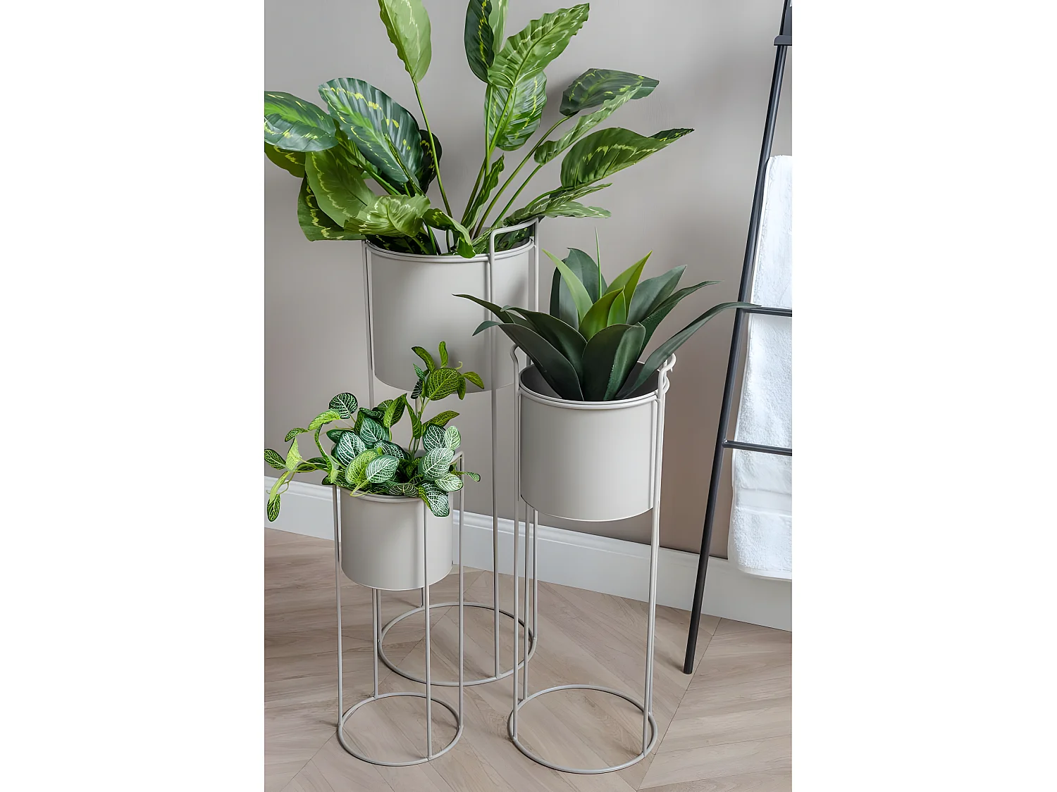 Set aus 3 runden Pflanzenhaltern aus Metall Essence