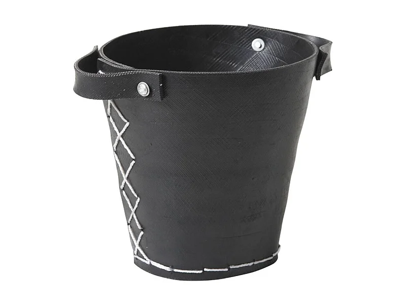Cache-pot en pneu recyclé
