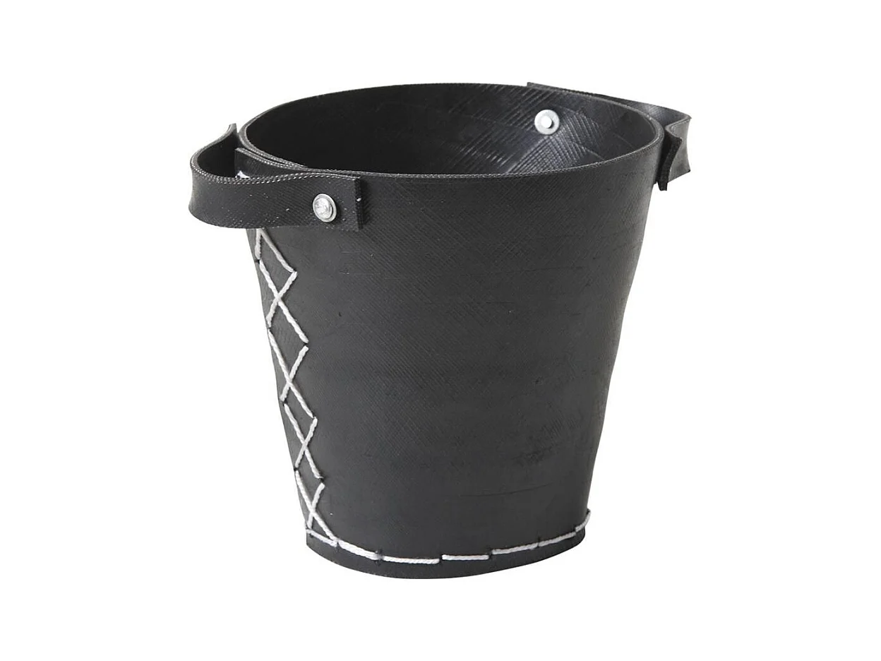 Cache-pot en pneu recyclé
