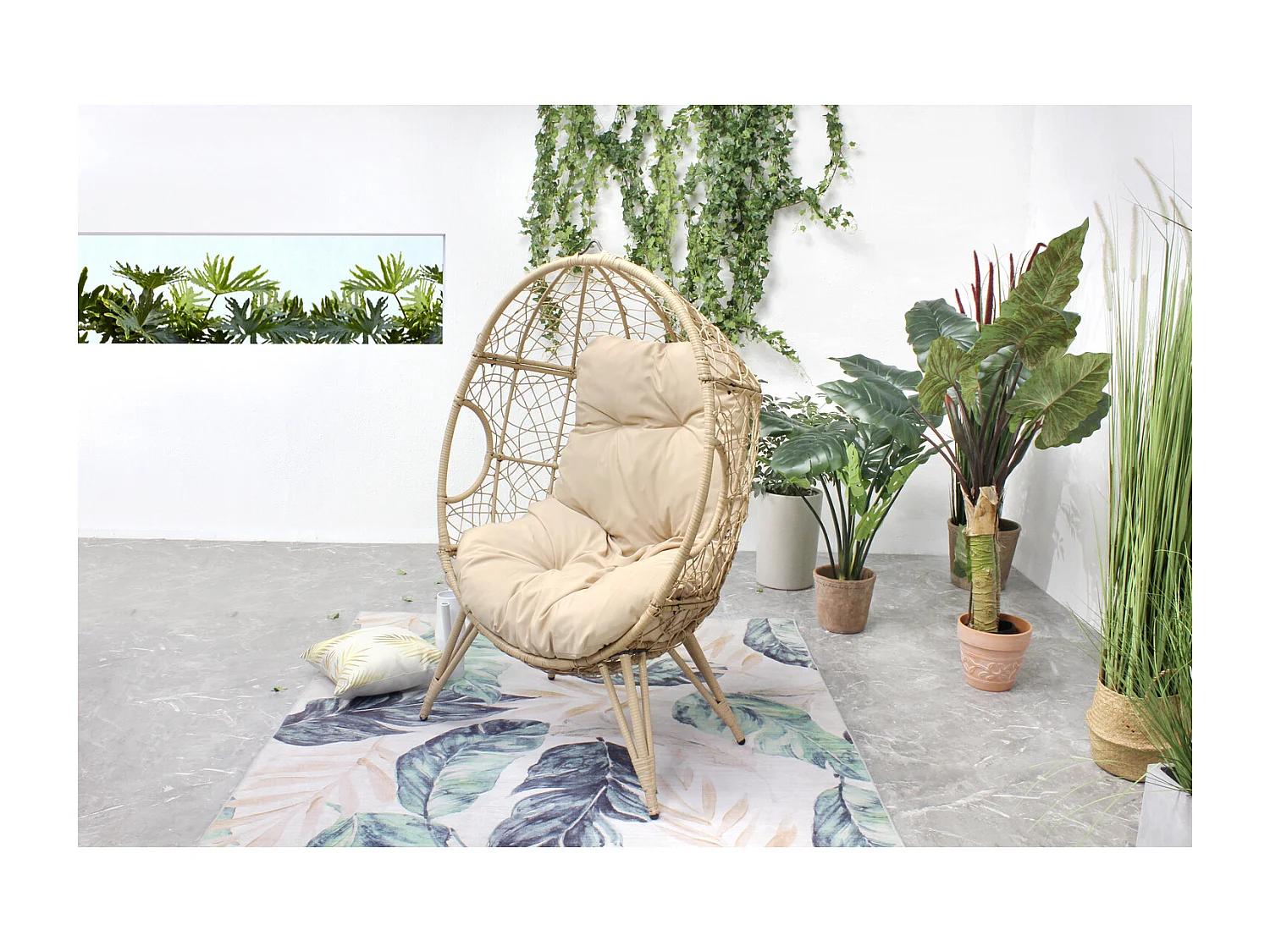 Cadeira suspensa em pé de resina bege efeito rattan JANE