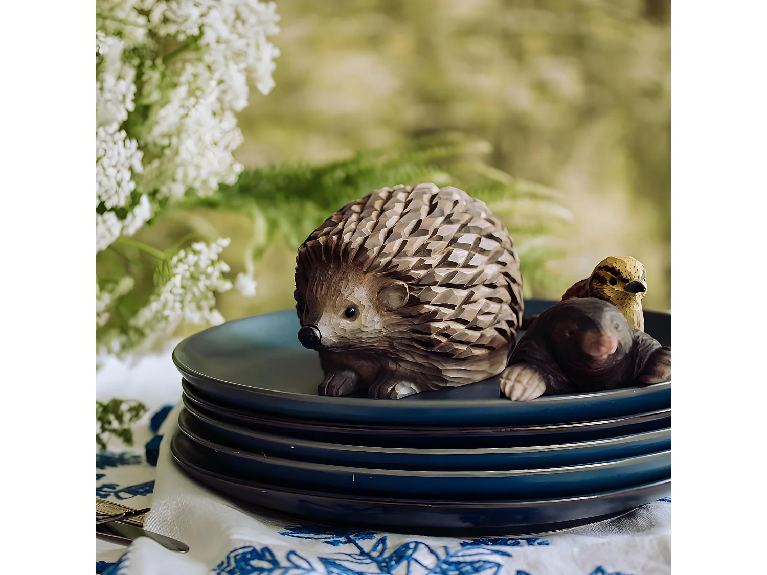 Hérisson décoratif en bois sculpté à la main