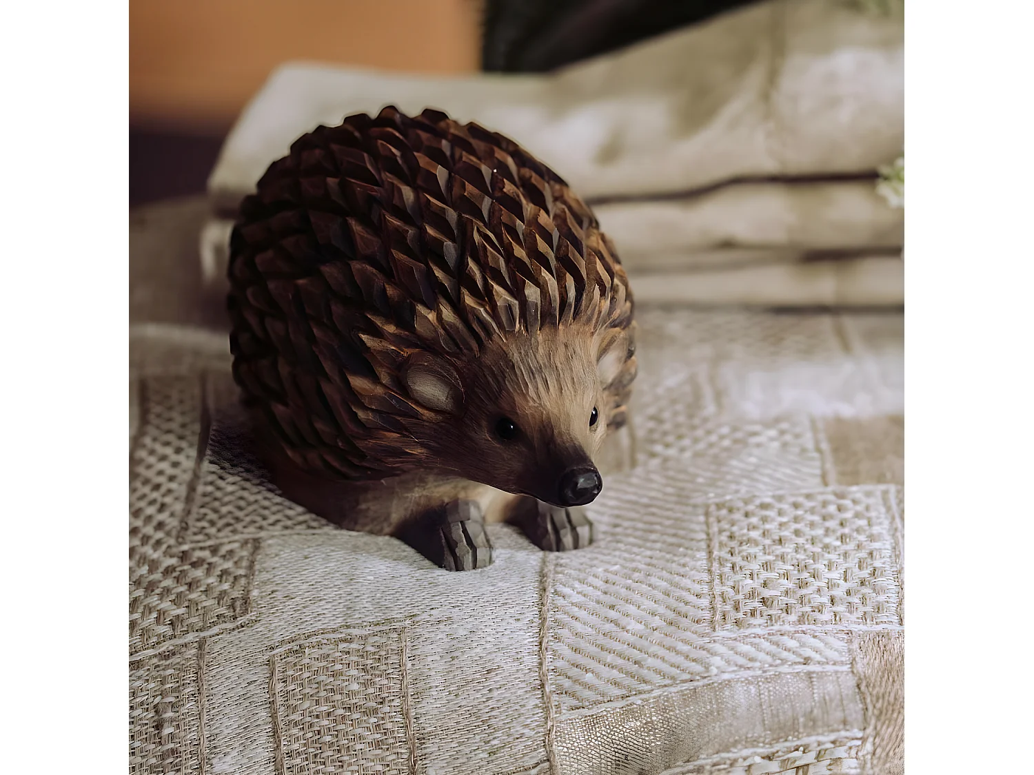 Hérisson décoratif en bois sculpté à la main