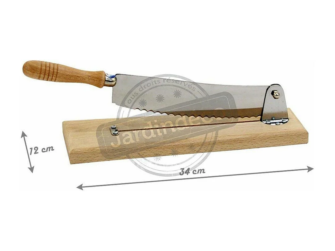 Affettatrice per pane con piano in legno verniciato