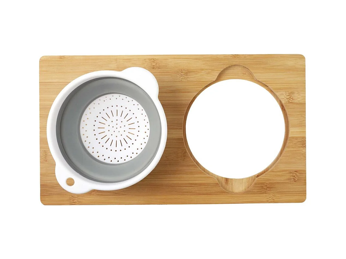 Schneidebrett aus Bambus mit Sieb ausgestattet