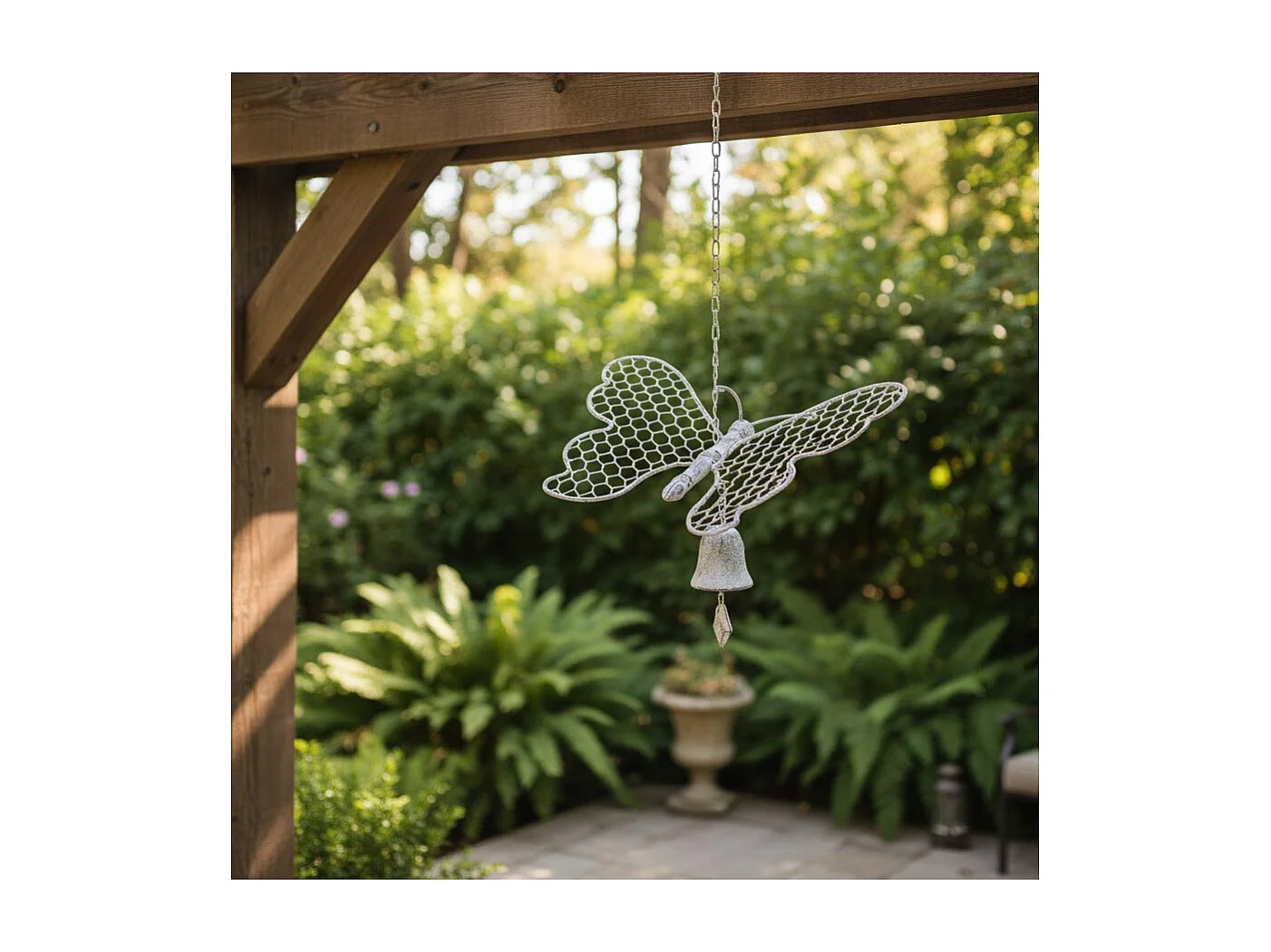 Cloche de jardin papillon blanc patiné