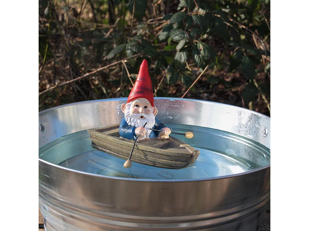 Nain de jardin en résine ballade sur l'eau Barque assis