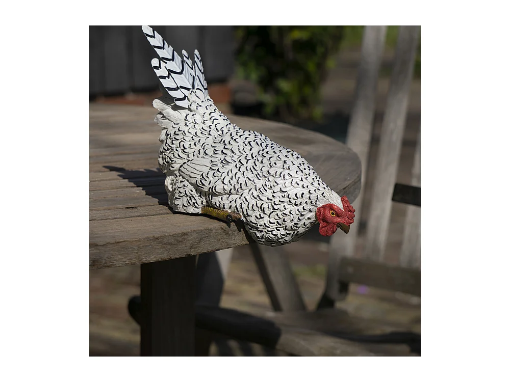 Poule avec queue en métal assise sur le bord 23 x 14 x 24 cm