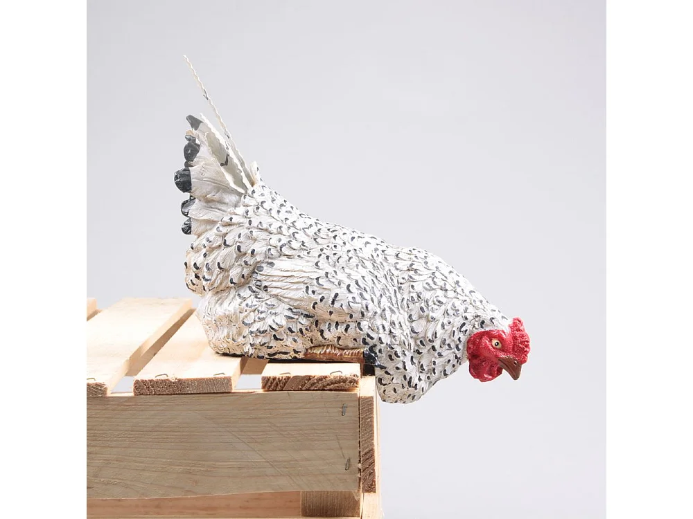 Poule avec queue en métal assise sur le bord 23 x 14 x 24 cm